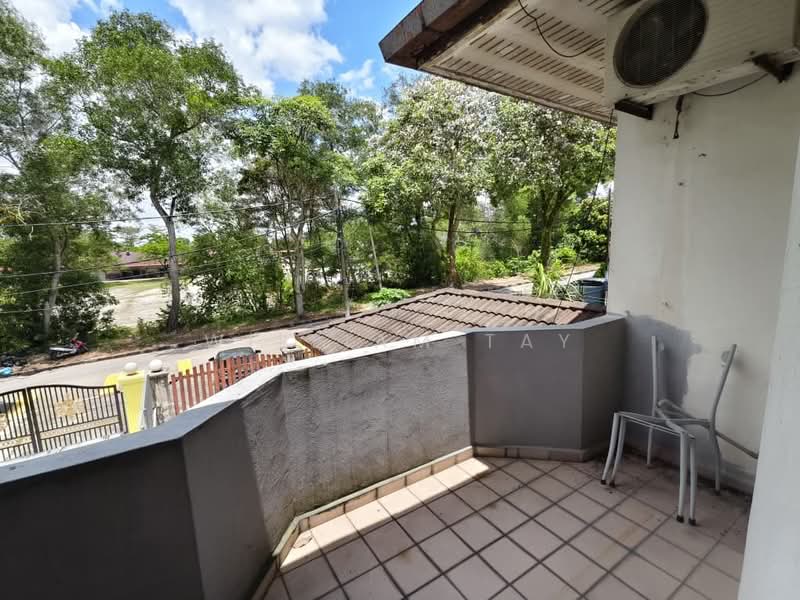 Rumah Teres 2 Tingkat untuk Dijual di Taman Molek (Johor Bahru) - William Tay - Balcony - PropertyGuru.com.my