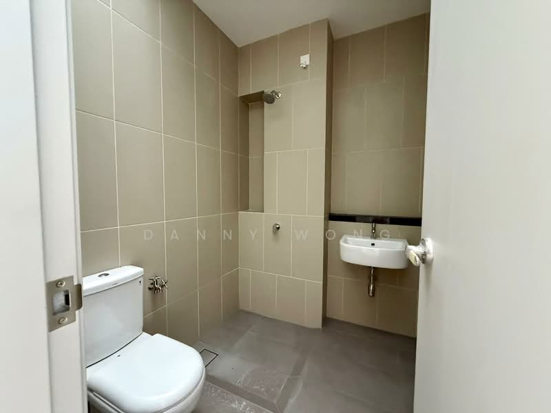 Rumah Berkembar untuk Dijual di Kota Emerald (Rawang) - Danny Wong - Bathroom - PropertyGuru.com.my