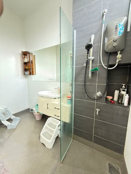 Semi-Detached House for Sale in Setia Tropika (Johor Bahru) - William Tay - Bathroom - PropertyGuru.com.my