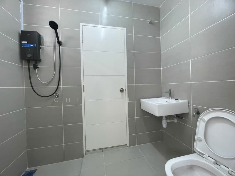 Rumah Teres untuk Disewa di Kluang (Johor) - Chia Yin Kow - Bathroom - PropertyGuru.com.my