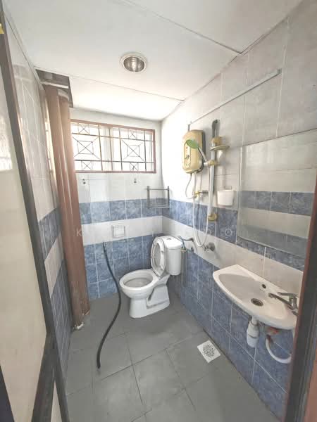 Flat for Sale at Pelangi Damasara 3 - Kelly Foo - Bathroom - PropertyGuru.com.my
