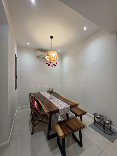 Kondominium untuk Dijual di The Alcove @ The Glades - Sam Leng - Dining Room - PropertyGuru.com.my