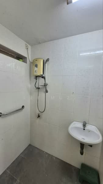 Rumah Teres 1 Tingkat untuk Dijual di Taman Canning (Ipoh) - Lee Muzi - Bathroom - PropertyGuru.com.my