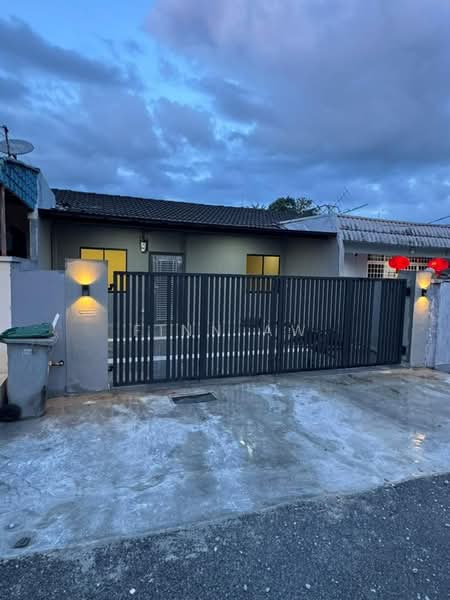 Rumah Teres 1 Tingkat untuk Dijual di Taman Bukit Kempas (Tampoi) - Finn Aw - Exterior - PropertyGuru.com.my