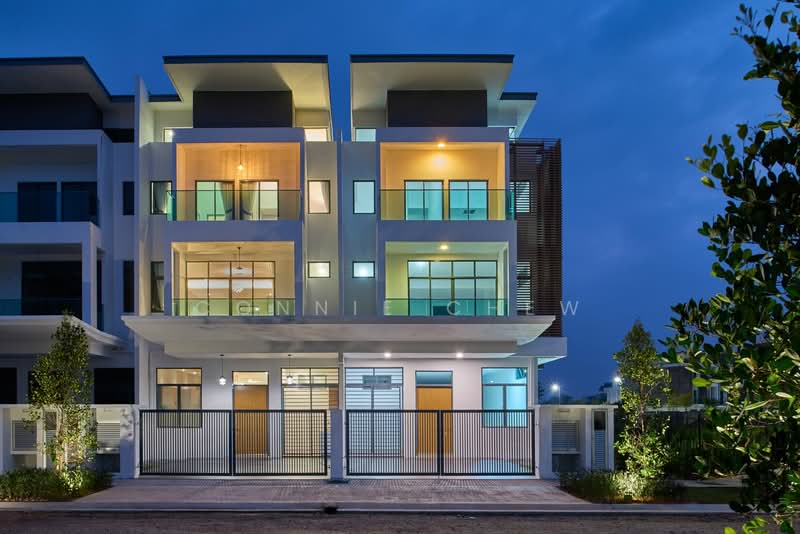 Rumah Teres 2.5 Tingkat untuk Dijual di Bandar Nusaputra (Puchong) - Connie Chew - Exterior - PropertyGuru.com.my