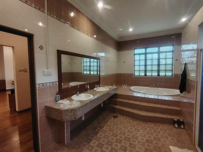 Rumah Banglo untuk Dijual di Leisure Farm (Gelang Patah) - Finn Aw - Bathroom - PropertyGuru.com.my