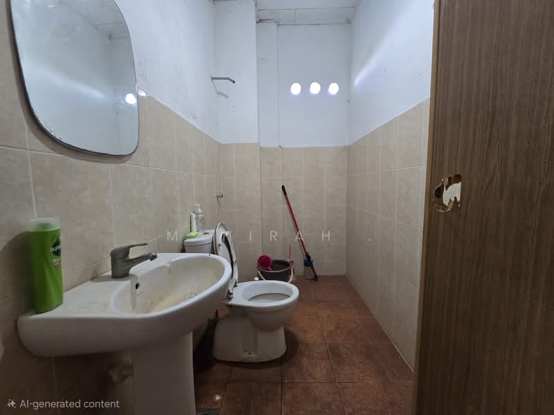 Bungalow for Sale in Bangi (Selangor) - Mahirah . - Bathroom - PropertyGuru.com.my