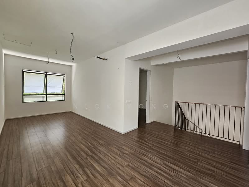 Rumah Teres 3 Tingkat untuk Dijual di Taman Bukit Serdang (Seri Kembangan) - Nick Yong - Living Room - PropertyGuru.com.my