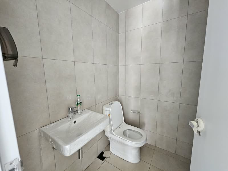 Rumah Teres 3 Tingkat untuk Dijual di Taman Bukit Serdang (Seri Kembangan) - Nick Yong - Bathroom - PropertyGuru.com.my