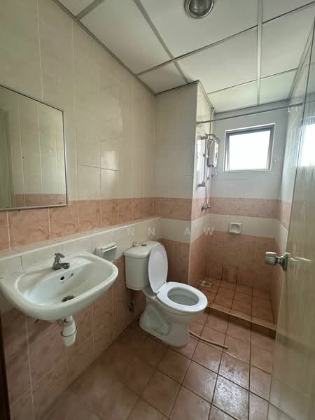 Apartment for Sale at Danga View Apartment - Finn Aw - Bathroom - PropertyGuru.com.my