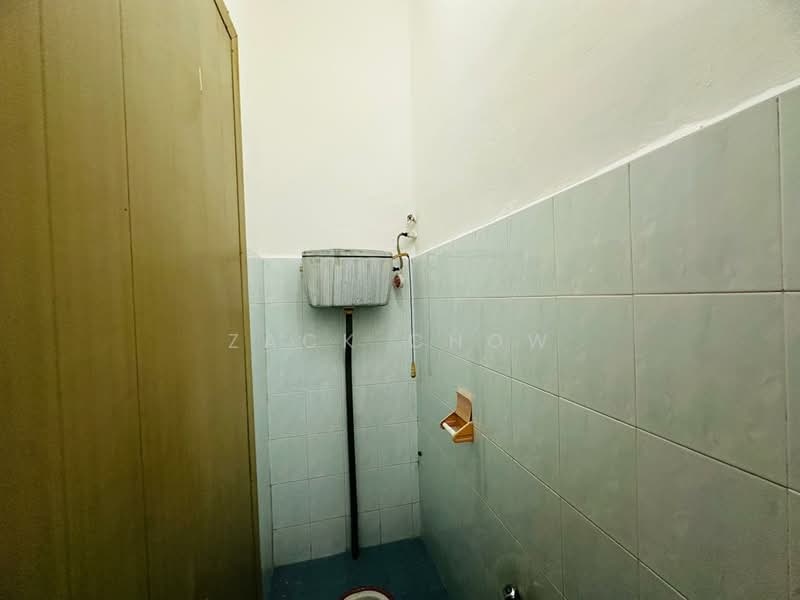 1-storey Terraced House for Sale in Taman Johor Jaya (Johor Bahru) - Zack Chow - Bathroom - PropertyGuru.com.my