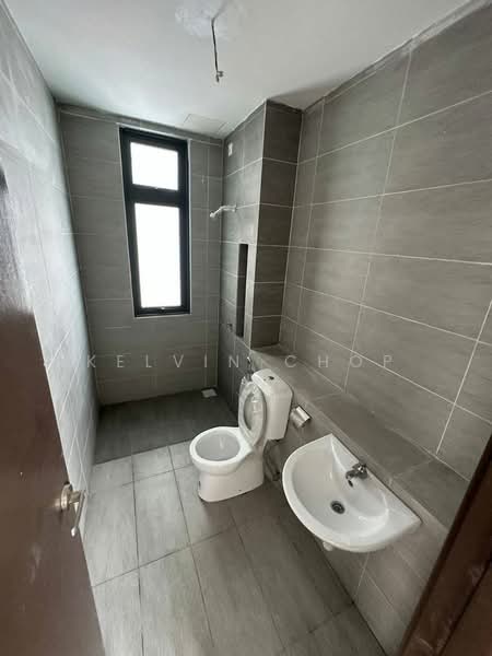 Service Residence for Sale at 8Scape Residence @ Sutera - Kelvin Chop - Bathroom - PropertyGuru.com.my