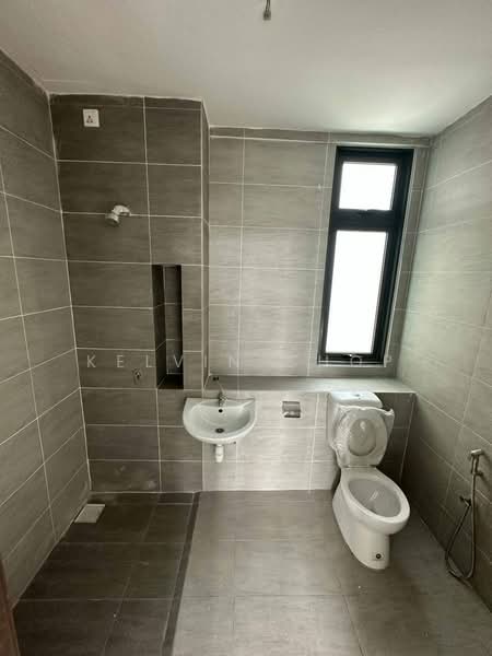 Service Residence for Sale at 8Scape Residence @ Sutera - Kelvin Chop - Bathroom - PropertyGuru.com.my