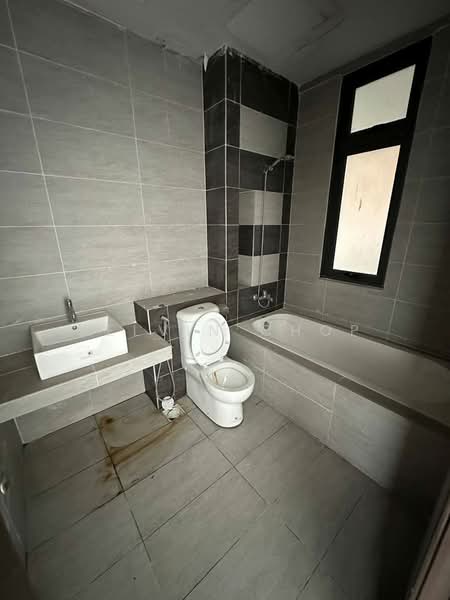 Service Residence for Sale at 8Scape Residence @ Sutera - Kelvin Chop - Bathroom - PropertyGuru.com.my