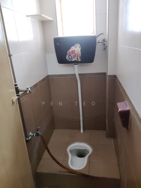 Shop / Office for Rent in Dato Keramat (George Town) - Pen Teo - Toilet - PropertyGuru.com.my