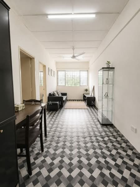Rumah Flat untuk Dijual di Sri Saujana - Farah Hanan - Living Room - PropertyGuru.com.my