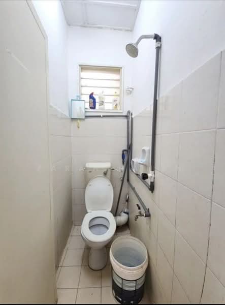 Rumah Flat untuk Dijual di Sri Saujana - Farah Hanan - Bathroom - PropertyGuru.com.my