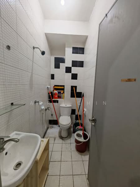 Service Residence for Rent at The Sky Executive Suites - April Chin - Bathroom - PropertyGuru.com.my