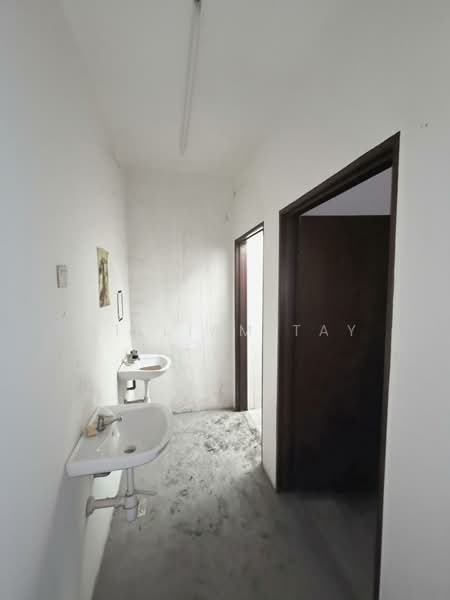 Cluster Factory for Sale in Johor Bahru (Johor) - William Tay - Bathroom - PropertyGuru.com.my