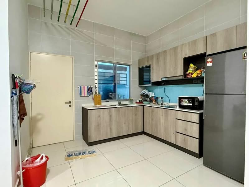 Servis Apartment untuk Dijual di Sky Habitat - William Tay - Kitchen - PropertyGuru.com.my