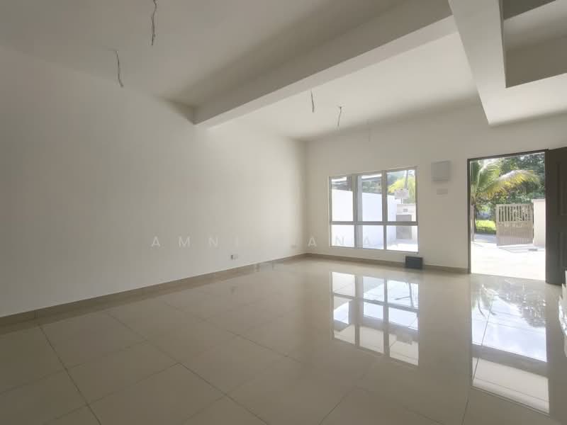 2-storey Terraced House for Sale in Bukit Beruntung (Selangor) - Amni Manan - Living Room - PropertyGuru.com.my