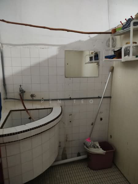 Rumah Berkembar untuk Dijual di Bandar Bayan Baru (Bayan Lepas) - Pen Teo - Bathroom - PropertyGuru.com.my