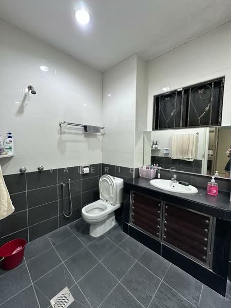 Rumah Berkembar untuk Dijual di Laman Residen Kipark Sri Utara (Batu Caves) - Valerie Ng - Bathroom - PropertyGuru.com.my