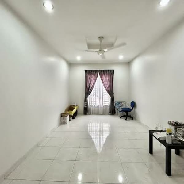 Rumah Teres 2.5 Tingkat untuk Dijual di Taman Setia Indah (Tebrau) - Rachel Goh - Living Room - PropertyGuru.com.my