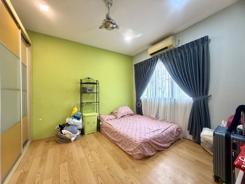 Rumah Teres 2.5 Tingkat untuk Dijual di Taman Bukit Serdang (Seri Kembangan) - Nick Yong - Bedroom - PropertyGuru.com.my
