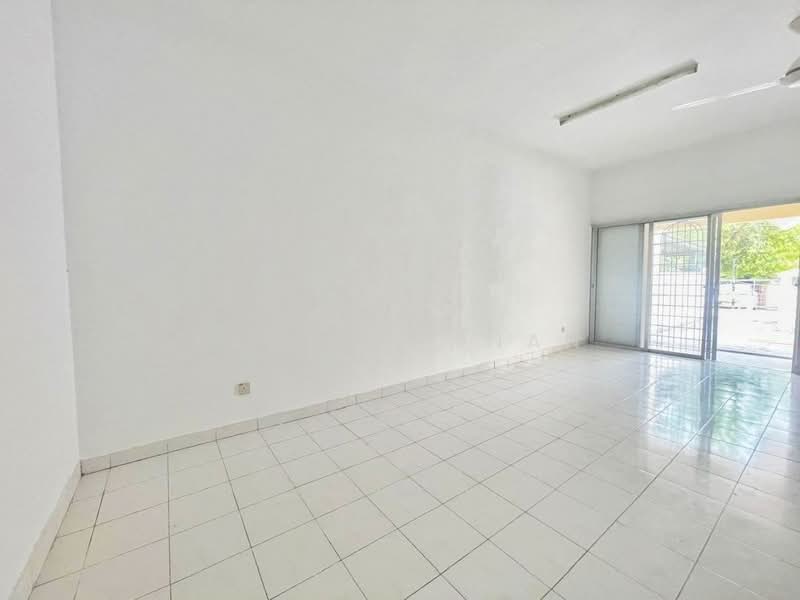 2.5-storey Terraced House for Rent in Taman Desa Karunmas (Balakong) - Farah Hanan - Living Room - PropertyGuru.com.my
