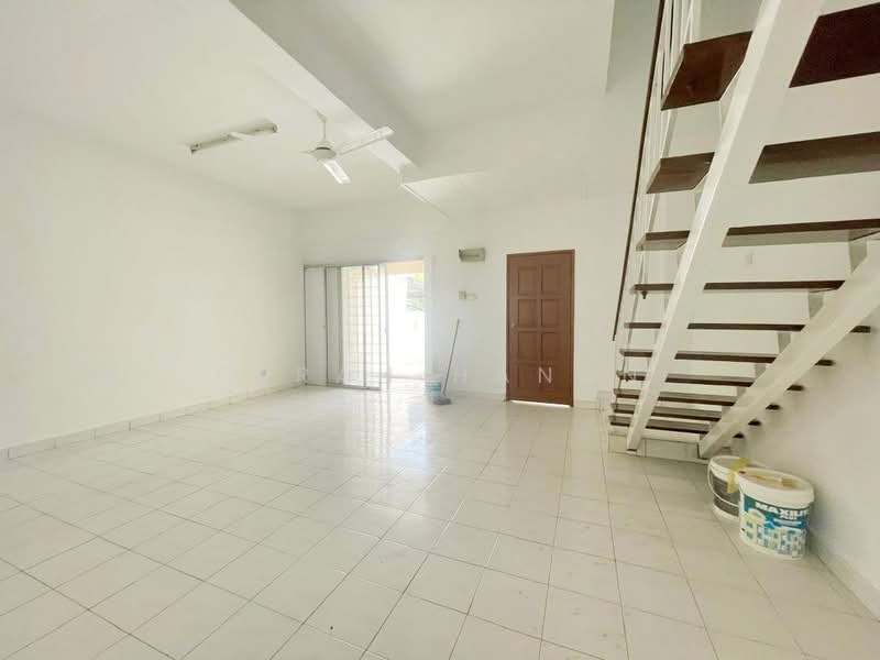 2.5-storey Terraced House for Rent in Taman Desa Karunmas (Balakong) - Farah Hanan - Living Room - PropertyGuru.com.my