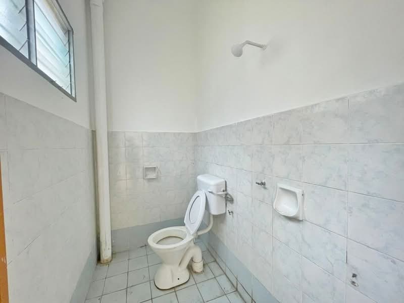 2.5-storey Terraced House for Rent in Taman Desa Karunmas (Balakong) - Farah Hanan - Bathroom - PropertyGuru.com.my