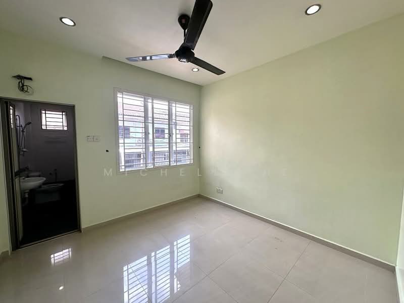 2-storey Terraced House for Sale in Taman Tasek (Johor Bahru) - Michelle He - Bathroom - PropertyGuru.com.my