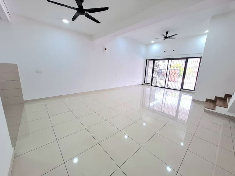 2-storey Terraced House for Sale in Elmina (Shah Alam) - Amzar Faiz - Living Room - PropertyGuru.com.my