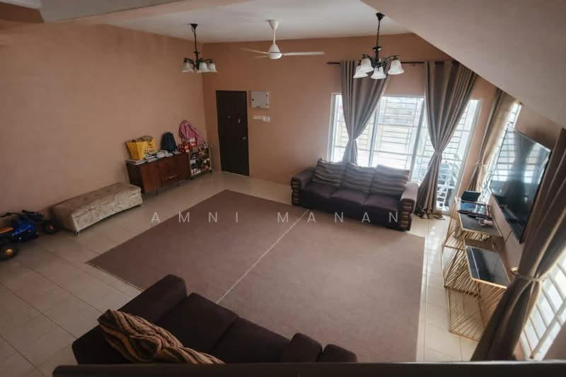 Rumah Teres 2 Tingkat untuk Dijual di Kampung Batu 9 Kebun Baru (Telok Panglima Garang) - Amni Manan - Living Room - PropertyGuru.com.my