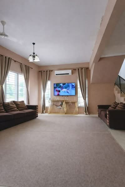 Rumah Teres 2 Tingkat untuk Dijual di Kampung Batu 9 Kebun Baru (Telok Panglima Garang) - Amni Manan - Living Room - PropertyGuru.com.my