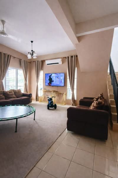 Rumah Teres 2 Tingkat untuk Dijual di Kampung Batu 9 Kebun Baru (Telok Panglima Garang) - Amni Manan - Living Room - PropertyGuru.com.my