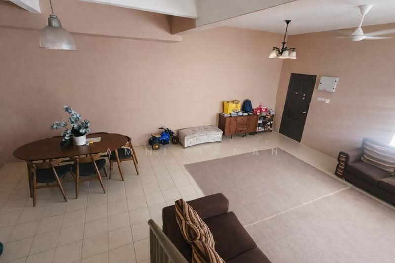 Rumah Teres 2 Tingkat untuk Dijual di Kampung Batu 9 Kebun Baru (Telok Panglima Garang) - Amni Manan - Living Room - PropertyGuru.com.my