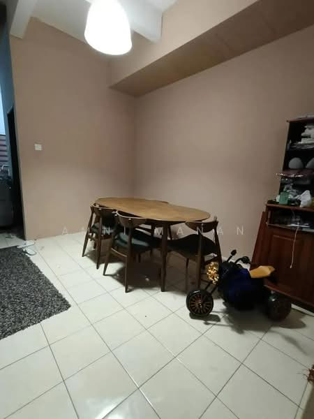 Rumah Teres 2 Tingkat untuk Dijual di Kampung Batu 9 Kebun Baru (Telok Panglima Garang) - Amni Manan - Dining Room - PropertyGuru.com.my