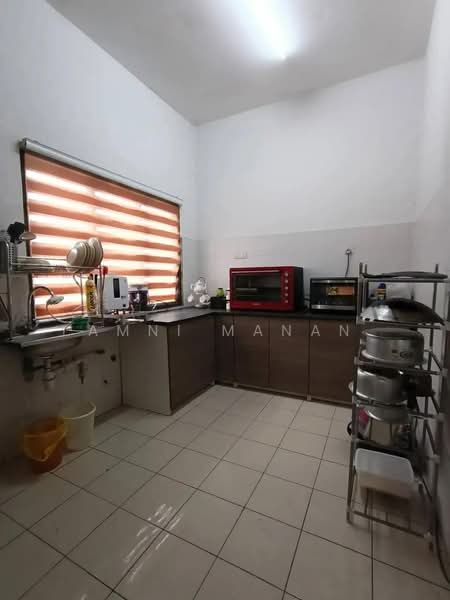 Rumah Teres 2 Tingkat untuk Dijual di Kampung Batu 9 Kebun Baru (Telok Panglima Garang) - Amni Manan - Kitchen - PropertyGuru.com.my
