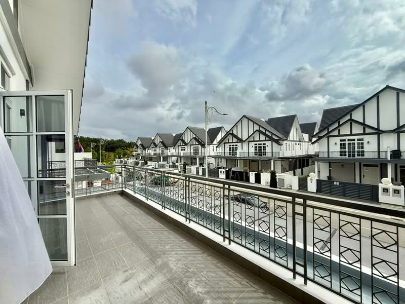 Rumah Kluster untuk Dijual di Taman Ekoflora (Johor Bahru) - Garet Lim - Balcony - PropertyGuru.com.my