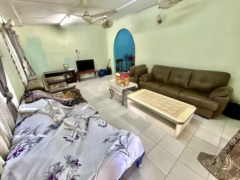 Bungalow for Sale in Kampung Pandan Dalam (Ampang) - Azli Ibrahim - Living Room - PropertyGuru.com.my