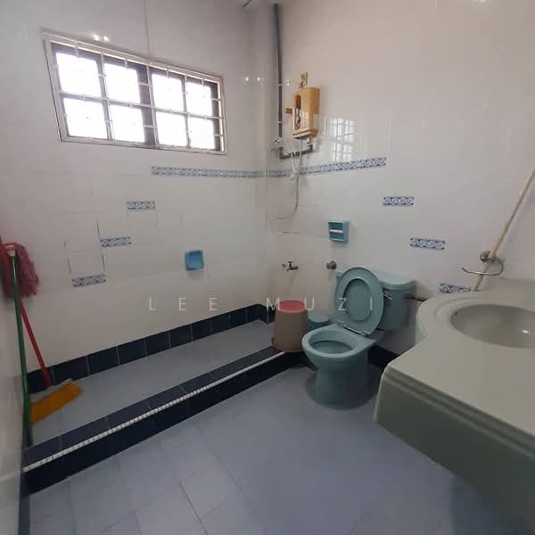Semi-Detached House for Sale in Gunung Rapat (Ipoh) - Lee Muzi - Bathroom - PropertyGuru.com.my