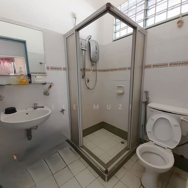 Semi-Detached House for Sale in Gunung Rapat (Ipoh) - Lee Muzi - Bathroom - PropertyGuru.com.my