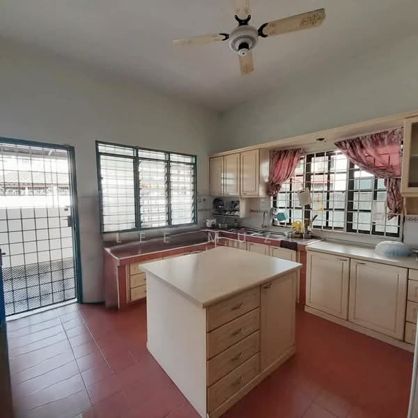 Semi-Detached House for Sale in Gunung Rapat (Ipoh) - Lee Muzi - Kitchen - PropertyGuru.com.my