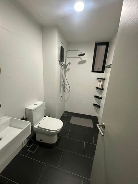 Servis Apartment untuk Disewa di SqWhere Service Apartments - Jack Hooi - Bathroom - PropertyGuru.com.my