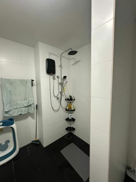 Servis Apartment untuk Disewa di SqWhere Service Apartments - Jack Hooi - Bathroom - PropertyGuru.com.my