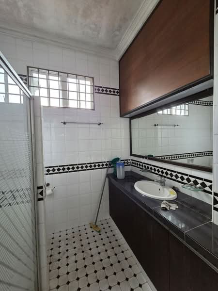 Rumah Teres 2 Tingkat untuk Dijual di Taman Molek (Johor Bahru) - Finn Aw - Bathroom - PropertyGuru.com.my