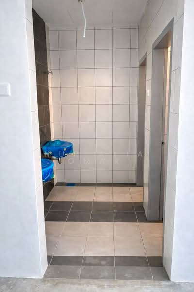 Shop / Office for Sale in Seksyen 35 (Shah Alam) - Nur Alia Omar - Bathroom - PropertyGuru.com.my