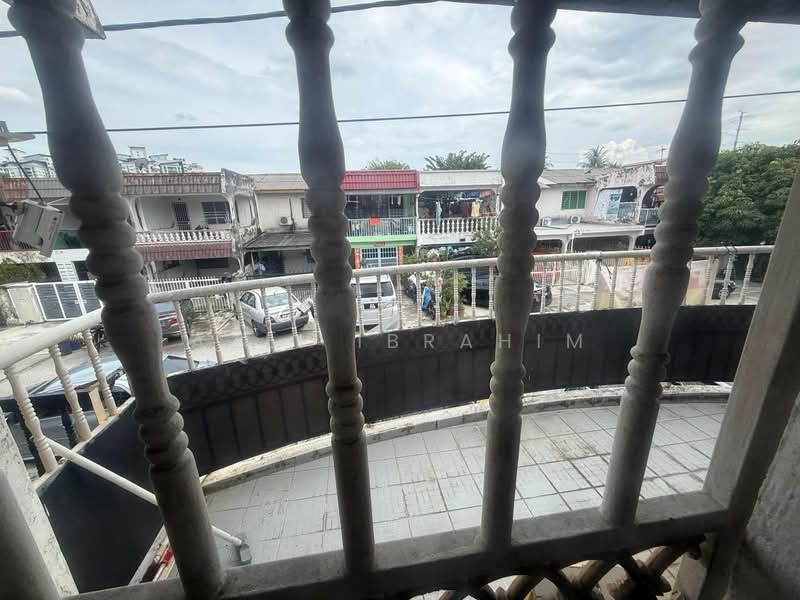 Rumah Teres 2.5 Tingkat untuk Dijual di Taman Cahaya (Ampang) - Azli Ibrahim - Exterior - PropertyGuru.com.my